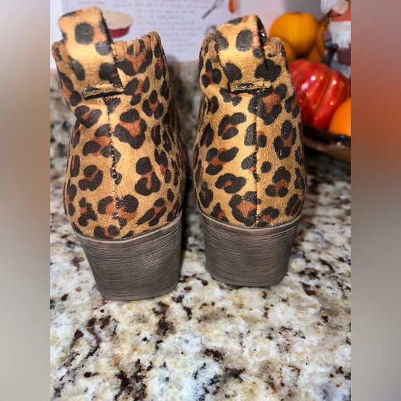 Like new SIZE 7 VOLATILE leopard print booties with slit down front. - Picture 2 of 7